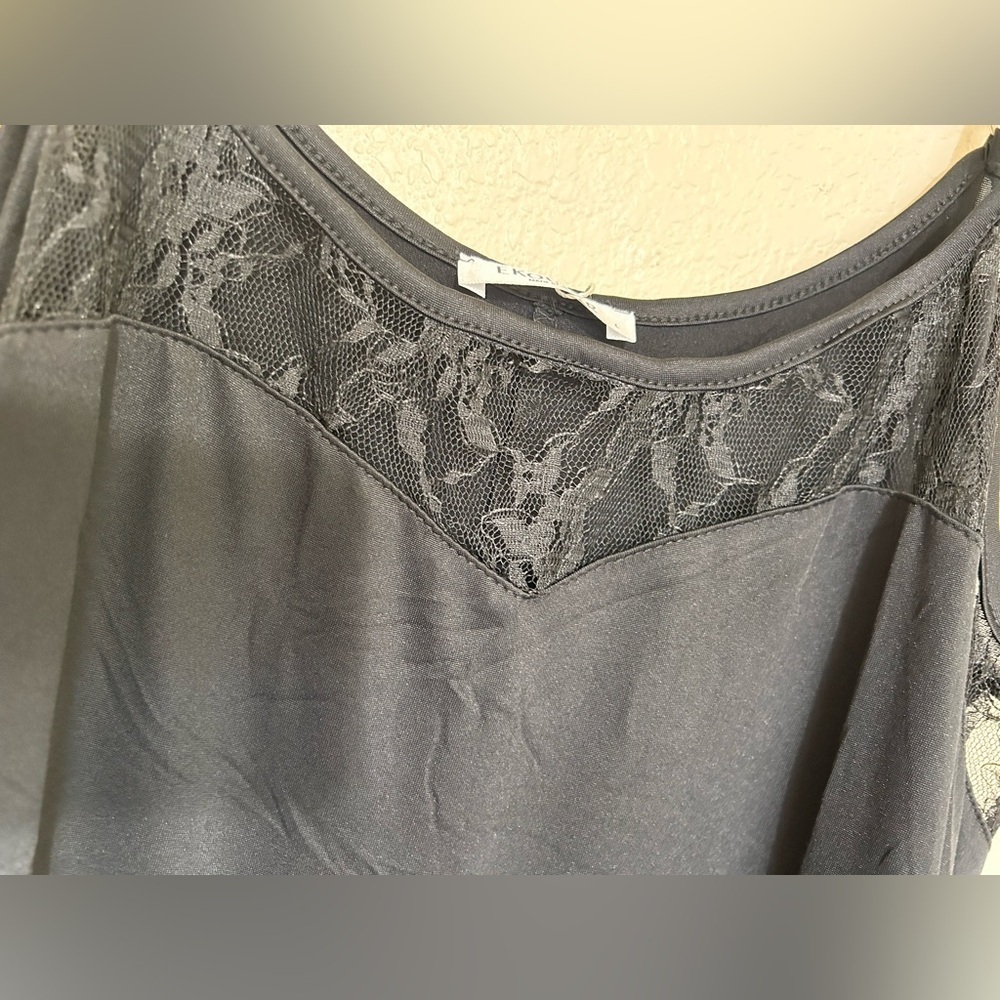 Elegant Black Lace Chemise with A-Line Silhouette - Picture 5 of 9